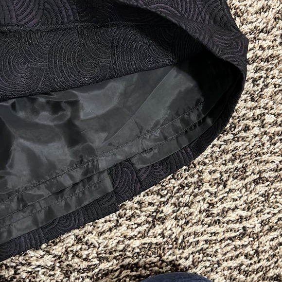 Ann Taylor 4P black and purple skirt. Fun textured circular design. Never worn. - Picture 7 of 10